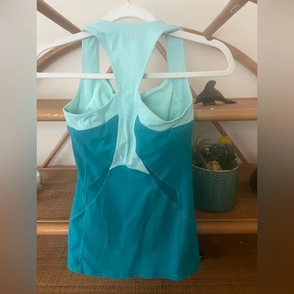 5/$25 Alo Yoga structured workout women’s colorblock tank - Picture 3 of 4